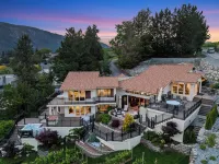 Amazing Ultra Luxury Tuscany Style Lakefront Villa, Two Primaries with En Suites Hotels in 
