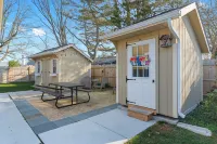 Updated Open Concept Beach House. 1.5 Blocks to Bay Beach and Harpoon’s!