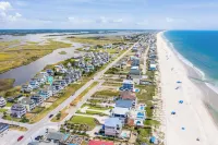 Linens included - Amazing Views, Steps to Beach, Elevator and Fenced Yard