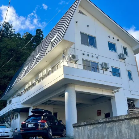 Conveniently located 3 minutes walk from Echigo Yu