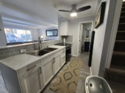 Cozy Boathouse Located at the Cedar Point Entrance!