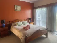 Cherry Haven farmhouse overlooking Yarra Valley