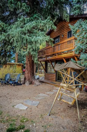 Lemmon Lodge Riverfront Cabin #12 with Private Beach on Grand Lake!