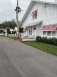 Newly Restored Old Naples Esate - Beach, Shopping, Dining, & Art, Blocks Away.