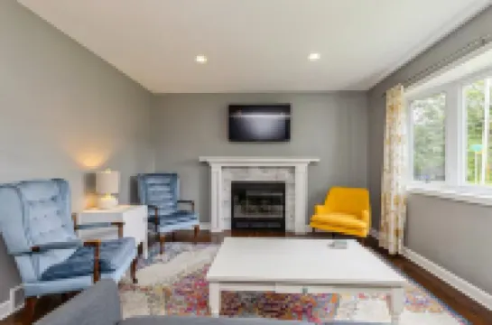 Modern 3-Bed,2-Bath Retreat