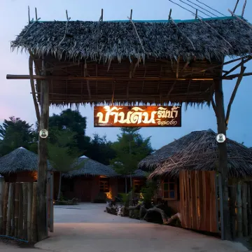 Baandin Rimnum Resort Hotel berhampiran Wat U Thong