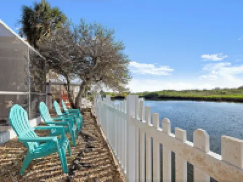 Oasis on the Gulf, screened pool, sunset, kayaks! Hotels in Hernando Beach