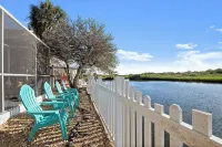 Oasis on the Gulf, screened pool, sunset, kayaks! Hotels in Hernando Beach