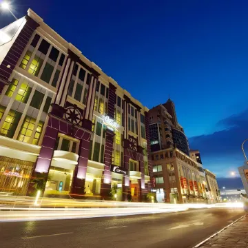 Seaport Inn & Suites