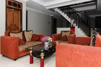 RedDoorz Plus Near Transmart Kairagi Dua Manado Hotels in Mapanget