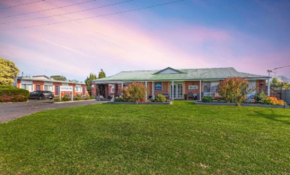 Beachcomber Motel & Apartments