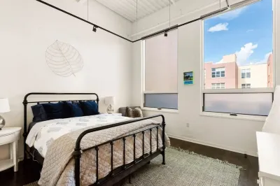 Luxurious Willits Loft Getaway