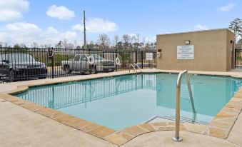 Holiday Inn Express & Suites Macon North