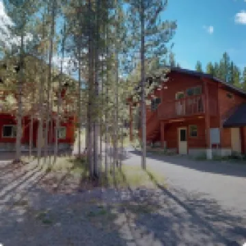 Yellowstone's Premier Hideaway! King Bed, Fire Pit, Dog & Wheelchair Friendly!