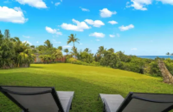 Luxury Oceanfront Escape – A/C, Hot Tub, 5 Bedrooms & Stunning Ocean Views! - Jacuzzi