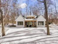New Cozy 2BR 2Bath Waterfront Cabin! Firepit, Porch, Games, Stunning Sunset