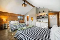 Cozy Summer Cabin - Hot Tub, Firepit, Views, Near Trails & Lakes!