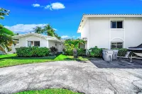 Heated Pool! Waterfront+Tiki Hut! Close To Beach!