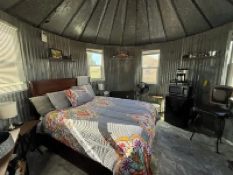 The Silo - Unique Guest Room with Great Views