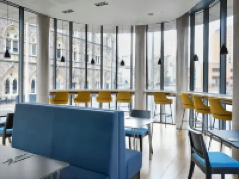 フォーポインツ フレックス バイ シェラトン カーディフ カーディフのホテル