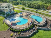 Longhorn Lodge - Private Swimming Pool & Hot Tub, Pool Table - Pet Friendly!