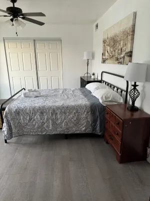 Beautiful Spacious 4-bedroom Home with RV Parking-Pets welcome 레무어 호텔