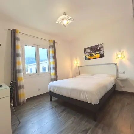 CALVI new apt WIFI 3bedroom, 6 people, air-conditioned, 10mm beach