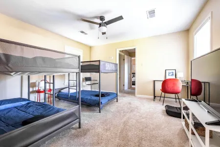 Heated Saltwater Pool  ❤️ Mid Century Oasis ❤️Indoor-Outdoor❤️Modern Escape