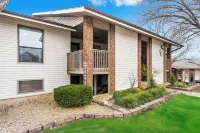 Branson Escape ~ Pointe Royale Resort Condo ~ Pet Friendly ~ Sleeps 6
