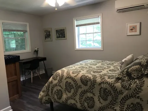 Cute Cottage, Pet and Family Friendly, Reduced Rates for  Longer Term Rentals