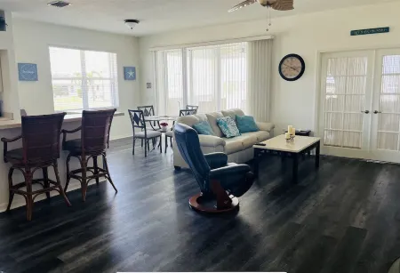Punta Gorda Home w/ Lanai < 1 Mi to Downtown! Отели в г. Пунта-Горда