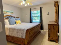 Close to Weeki Wachee Springs • Fully Equipped Kitchen • Fast Wifi • King Beds