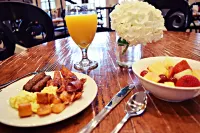 JH Adams Inn, Trademark Collection by Wyndham - breakfast