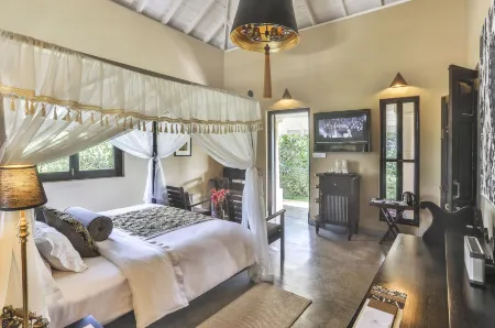 Villa Mayurana by Edwards Collection