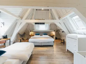 Eye Hotel