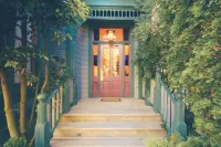 Spinnakers Brewpub & Guesthouses - Bed and breakfasts