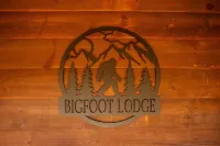 Bigfoot Lodge Room Three