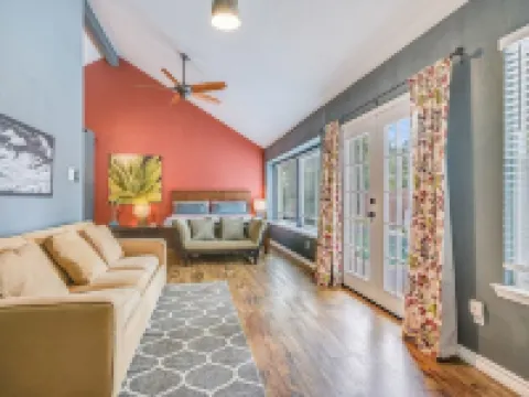 Great Pool House with Modern Design Touches! Hotels in Wells Branch