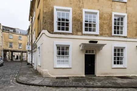 Spacious & Homely Georgian Town House Central Bath