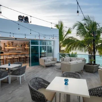 Outstanding 1 Bedroom Apartment Pool View B