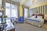 Hotel Avenida Palace Hotels near Rossio Railway Station