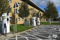 Days Inn by Wyndham Wetherby - parking