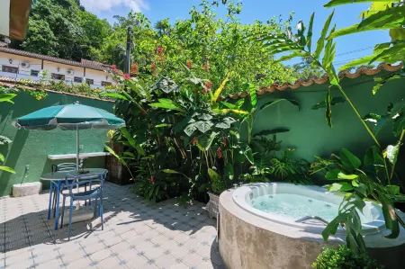 Pousada Pontal Gardens Отели в г. Парати