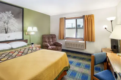 Super 8 by Wyndham Columbus Hotels in Columbus