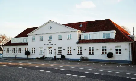 Frederik VI's Hotel Отели в г. Tommerup