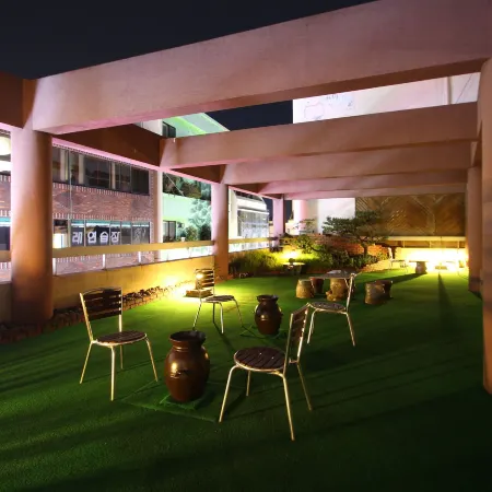 Daedong Hotel Отели рядом с достопримечательностью «Алтарь Охёндан»