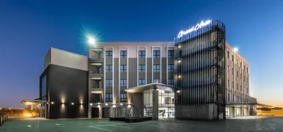 The Grand Aria Hotel and Conference Centre Hotels near Gabane