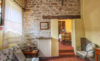Farmhouse with Stables Horses and the Ability to Make Horseback Riding