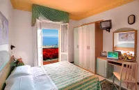 Hotel Ariane - Beachfront, Breakfast XXL & Sea View