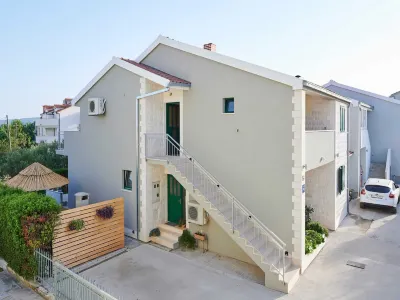 Apartments Vujina Hotels in der Nähe von Terminal A of Split Airport